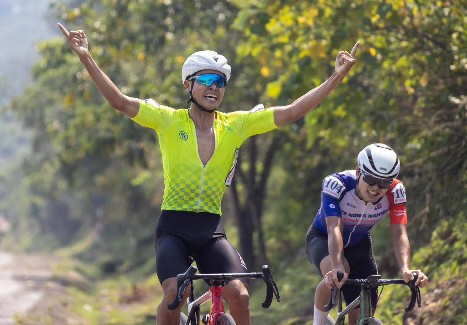 Chặng 7 Giải đua xe đạp “Non sông liền một dải”: Áo đỏ lộ diện

